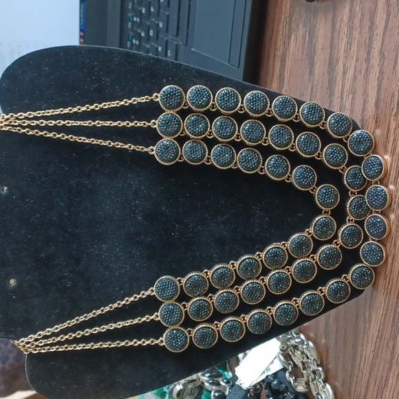 Vintage Aldo tiny black chips goldtone layered statement necklace. 11-12" drop - Picture 3 of 5